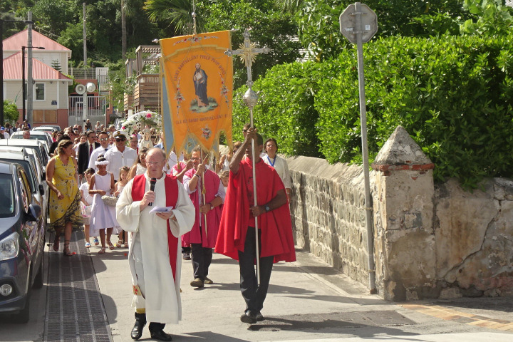 Saint-Barth - procession 24 août 2019 père Rossi