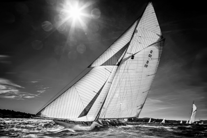 Saint-Barth - La photographie de Jöran Bubke remporte le premier prix du Concours International de Photographie organisé par le Gustavia Yacht Club. Il reçoit un chèque de 1.000€ et une montre Ulysse Nardin d’une valeur d’environ 12.000€. 