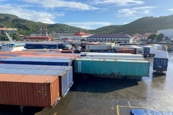 Saint-Barth - Port de commerce container