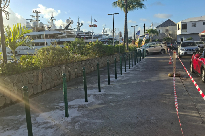 Saint-Barth - Plots rue bord de mer
