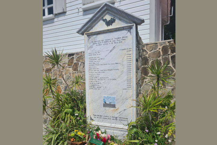 Saint-Barth - stele crash air caraibes