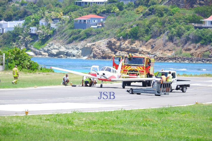 Saint-Barth - Aéroport avion crevaison