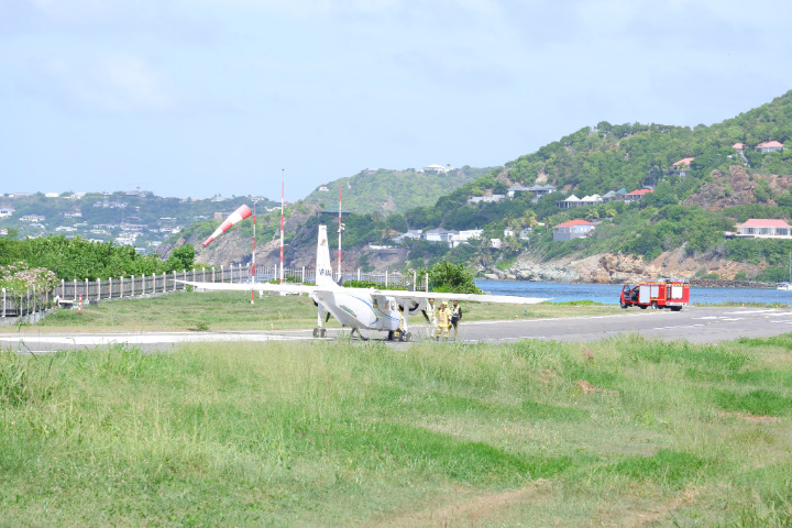 Saint-Barth - Aéroport atterrissage crevaison